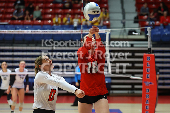 Hoisington vs Neodesha Pool Play at the 3A State Volleyball Tournament