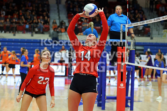 Hoisington vs Neodesha Pool Play at the 3A State Volleyball Tournament