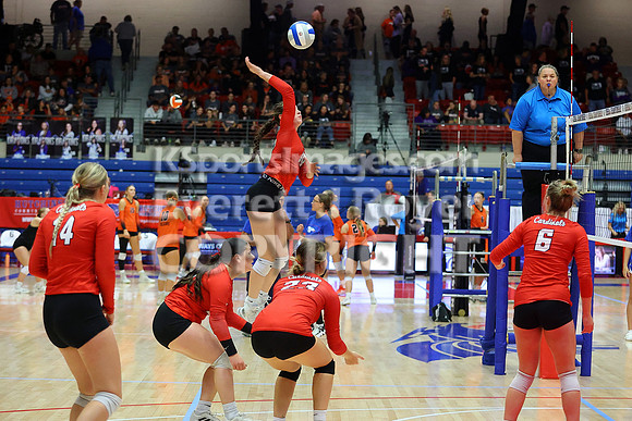 Hoisington vs Neodesha Pool Play at the 3A State Volleyball Tournament