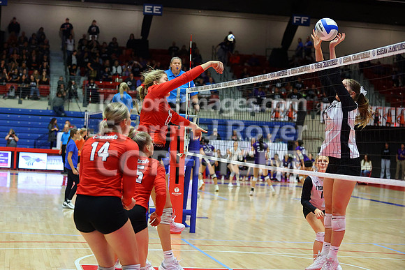 Hoisington vs Neodesha Pool Play at the 3A State Volleyball Tournament