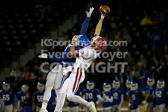 Smith Center defeated St. Marys Colgan 43-7 to win the KSHSAA 2-1A State Championship in Hays on Saturday, November 25, 2017. (Photo: Everett Royer, www.ksportsimages.com)