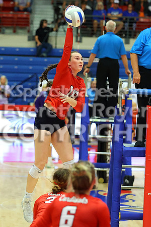 Hoisington vs Girard Pool Play at the 3A State Volleyball Tournament