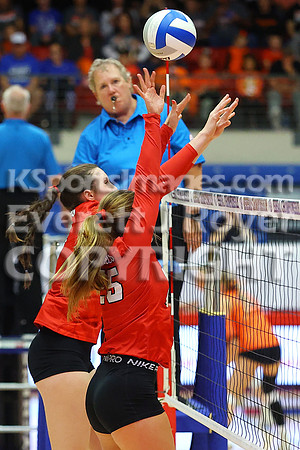 Hoisington vs Girard Pool Play at the 3A State Volleyball Tournament