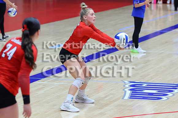 Hoisington vs Girard Pool Play at the 3A State Volleyball Tournament
