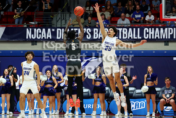 NJCAA D1 Men's National Championship Basketball Game, Barton vs Triton.
