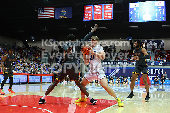 NJCAA D1 Men's National Championship Basketball Game, Barton vs Triton.