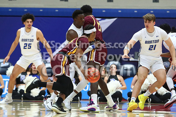 NJCAA D1 Men's National Championship Basketball Semifinal Game, Barton vs Indian Hills.