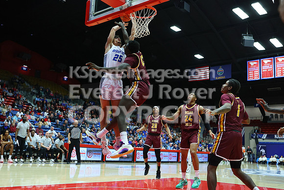 NJCAA D1 Men's National Championship Basketball Semifinal Game, Barton vs Indian Hills.