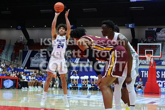 NJCAA D1 Men's National Championship Basketball Semifinal Game, Barton vs Indian Hills.
