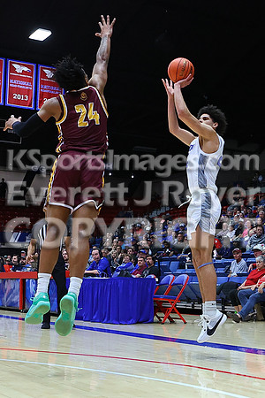 NJCAA D1 Men's National Championship Basketball Semifinal Game, Barton vs Indian Hills.