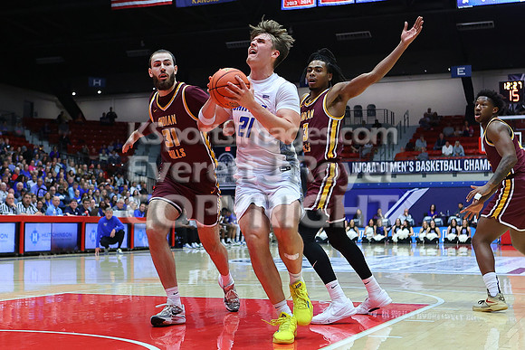 NJCAA D1 Men's National Championship Basketball Semifinal Game, Barton vs Indian Hills.