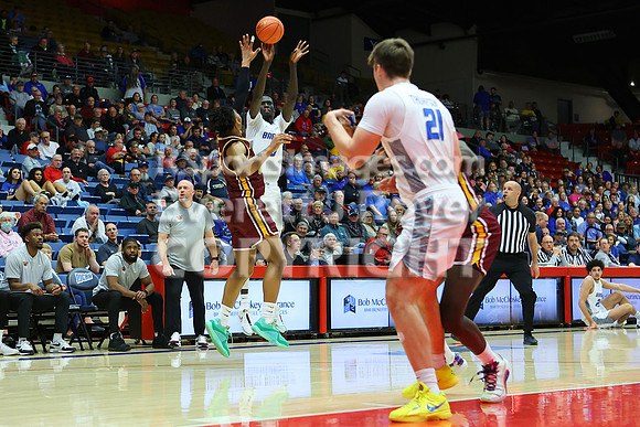 NJCAA D1 Men's National Championship Basketball Semifinal Game, Barton vs Indian Hills.