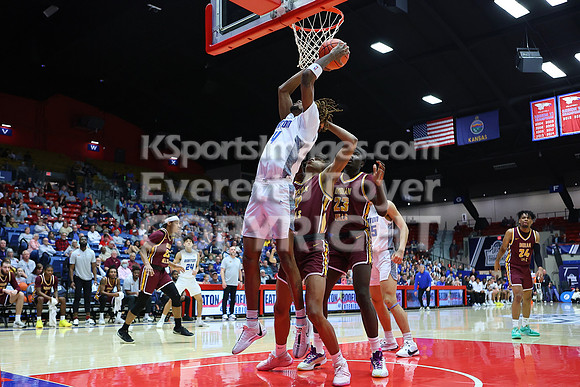 NJCAA D1 Men's National Championship Basketball Semifinal Game, Barton vs Indian Hills.