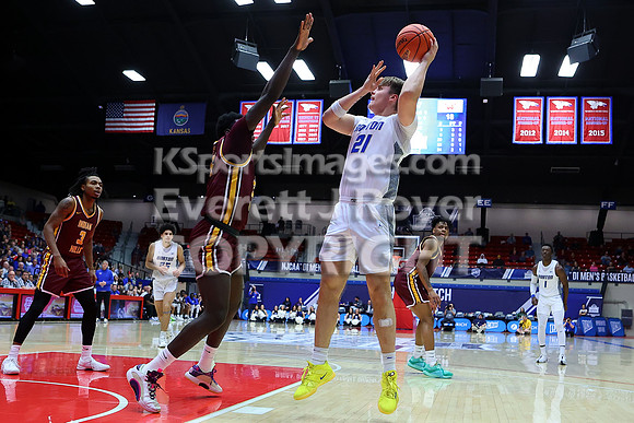 NJCAA D1 Men's National Championship Basketball Semifinal Game, Barton vs Indian Hills.