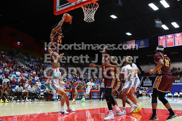 NJCAA D1 Men's National Championship Basketball Semifinal Game, Barton vs Indian Hills.