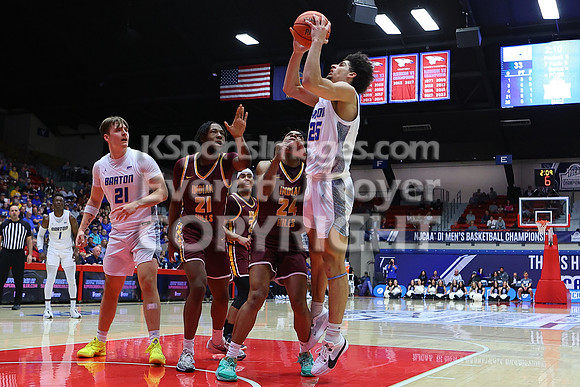 NJCAA D1 Men's National Championship Basketball Semifinal Game, Barton vs Indian Hills.