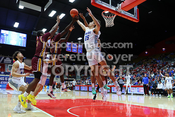 NJCAA D1 Men's National Championship Basketball Semifinal Game, Barton vs Indian Hills.