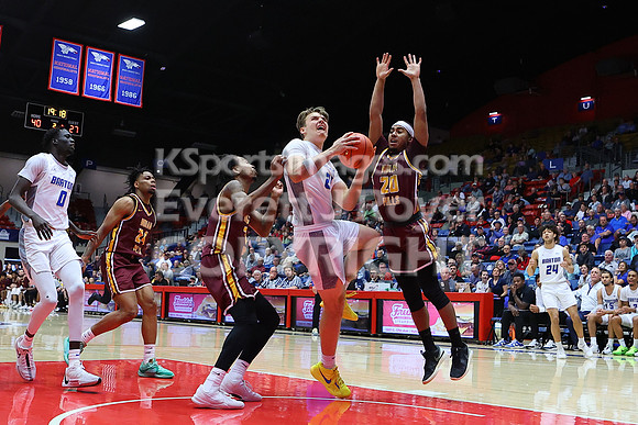 NJCAA D1 Men's National Championship Basketball Semifinal Game, Barton vs Indian Hills.