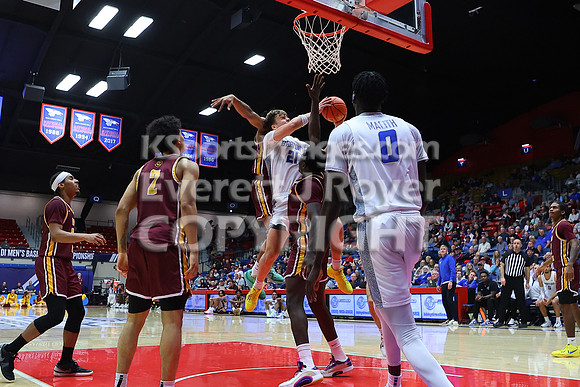 NJCAA D1 Men's National Championship Basketball Semifinal Game, Barton vs Indian Hills.