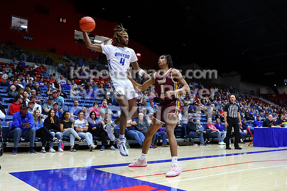 NJCAA D1 Men's National Championship Basketball Semifinal Game, Barton vs Indian Hills.
