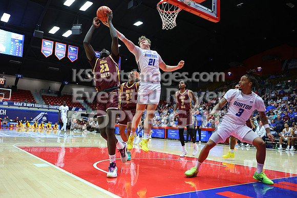 NJCAA D1 Men's National Championship Basketball Semifinal Game, Barton vs Indian Hills.