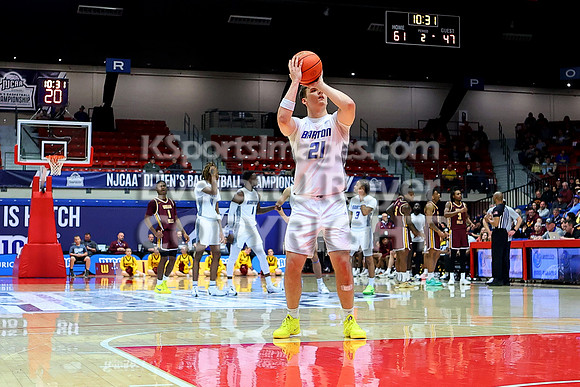 NJCAA D1 Men's National Championship Basketball Semifinal Game, Barton vs Indian Hills.