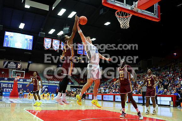 NJCAA D1 Men's National Championship Basketball Semifinal Game, Barton vs Indian Hills.