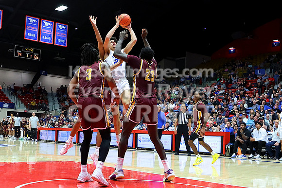 NJCAA D1 Men's National Championship Basketball Semifinal Game, Barton vs Indian Hills.