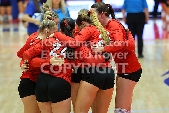 Hoisington vs Girard Pool Play at the 3A State Volleyball Tournament