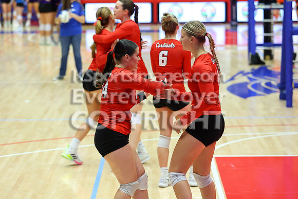 Hoisington vs Girard Pool Play at the 3A State Volleyball Tournament