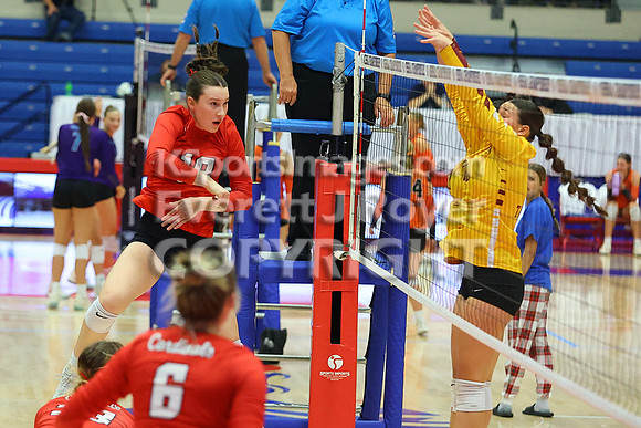 Hoisington vs Girard Pool Play at the 3A State Volleyball Tournament