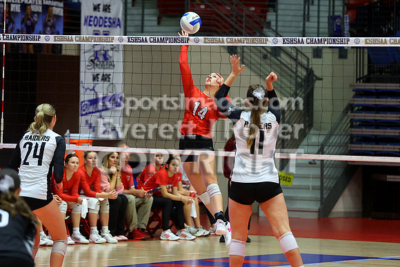 Hoisington vs Neodesha Pool Play at the 3A State Volleyball Tournament