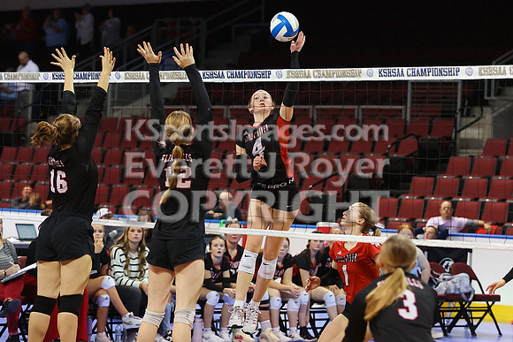 Little River vs Flinthills at the 1AD1 State Volleyball Tournament