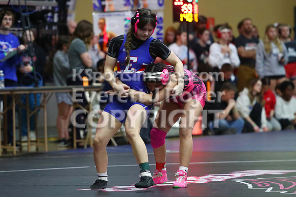 Kaylynn Crawford (Ellinwood HS) 26-16, Fr. over Angela Berreras (Leoti-Wichita County HS) 33-15, So. (Fall 3:25)