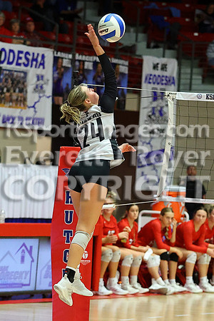 Hoisington vs Neodesha Pool Play at the 3A State Volleyball Tournament