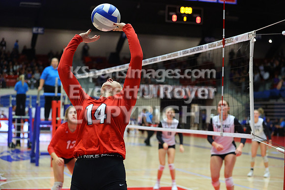 Hoisington vs Neodesha Pool Play at the 3A State Volleyball Tournament