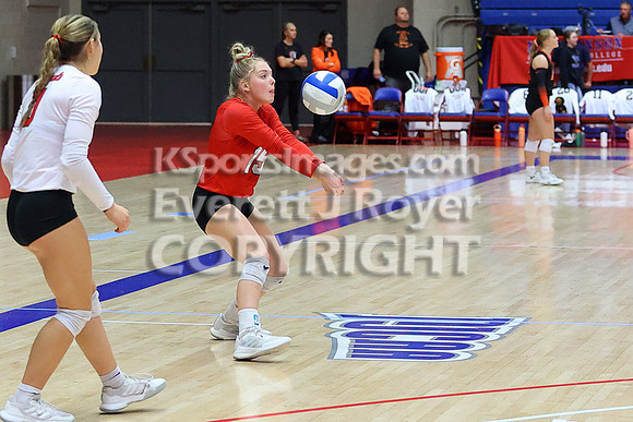 Hoisington vs Neodesha Pool Play at the 3A State Volleyball Tournament