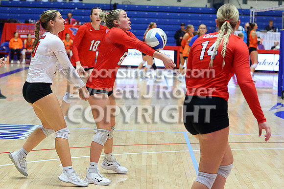 Hoisington vs Neodesha Pool Play at the 3A State Volleyball Tournament