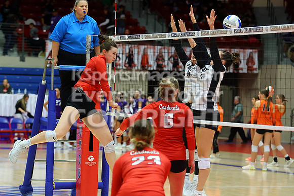 Hoisington vs Neodesha Pool Play at the 3A State Volleyball Tournament