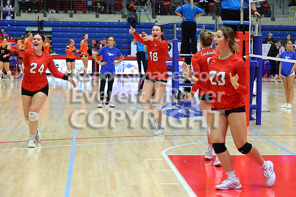 Hoisington vs Neodesha Pool Play at the 3A State Volleyball Tournament