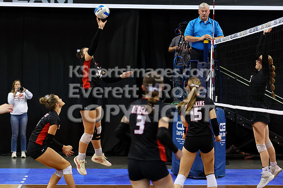 Little River vs Flinthills at the 1AD1 State Volleyball Tournament