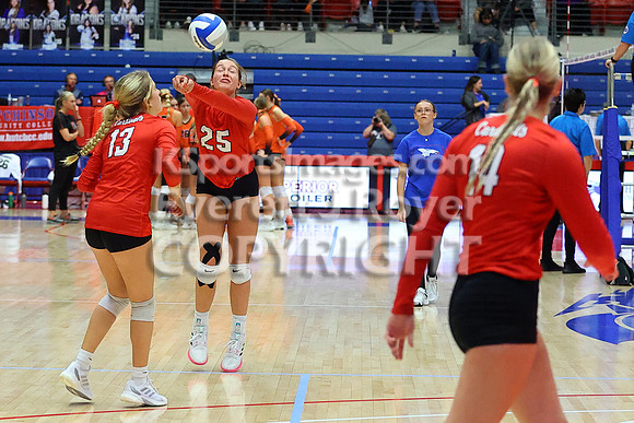 Hoisington vs Neodesha Pool Play at the 3A State Volleyball Tournament