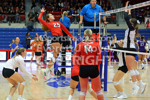 Hoisington vs Neodesha Pool Play at the 3A State Volleyball Tournament