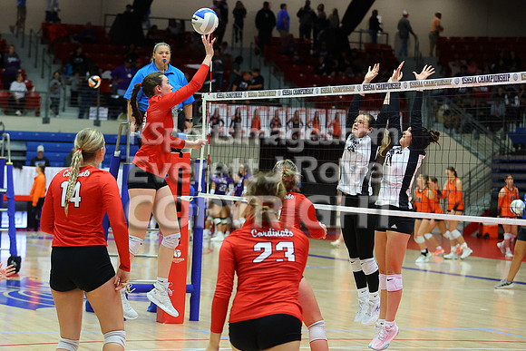 Hoisington vs Neodesha Pool Play at the 3A State Volleyball Tournament