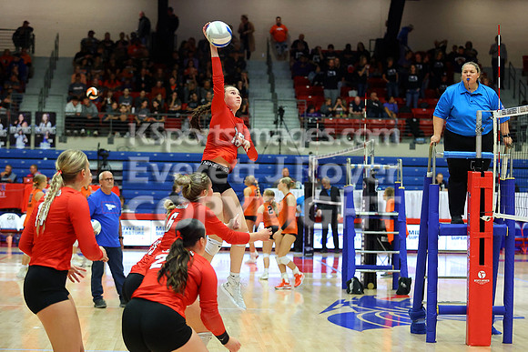 Hoisington vs Neodesha Pool Play at the 3A State Volleyball Tournament