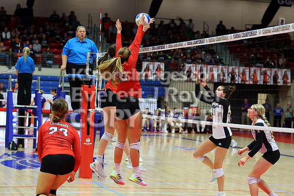 Hoisington vs Neodesha Pool Play at the 3A State Volleyball Tournament
