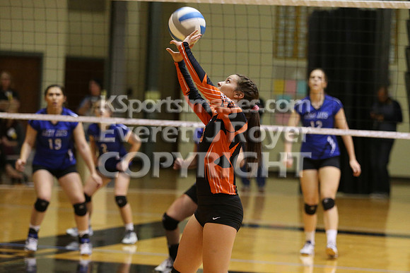 Waverly defeated Beloit St. John's-Tipton in pool play at the KSHSAA Class 1AD2 Volleyball State Championship on Friday, October 27, 2017.  (Photo: Everett Royer, www.ksportsimages.com)