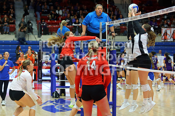 Hoisington vs Neodesha Pool Play at the 3A State Volleyball Tournament