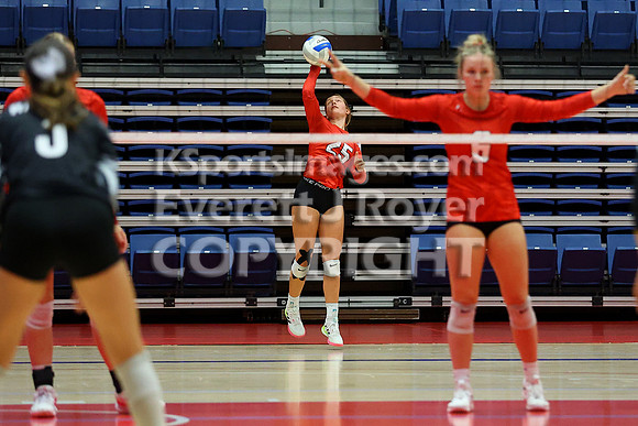 Hoisington vs Neodesha Pool Play at the 3A State Volleyball Tournament