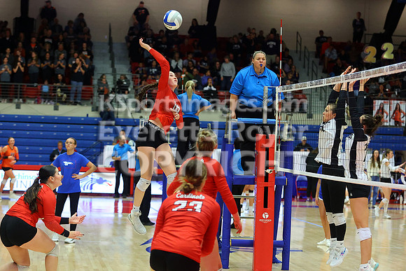 Hoisington vs Neodesha Pool Play at the 3A State Volleyball Tournament
